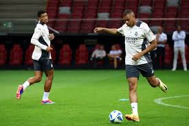 NG大舞台:里萨谢单节轰下11分,帮助老鹰领先多达20分.